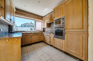 Kitchen diner angle 2- click for photo gallery